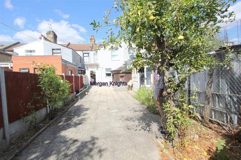 3 bedroom terraced house for sale, Manor Park E12