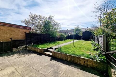 3 bedroom terraced house to rent, Wortham Way, STEVENAGE, SG2