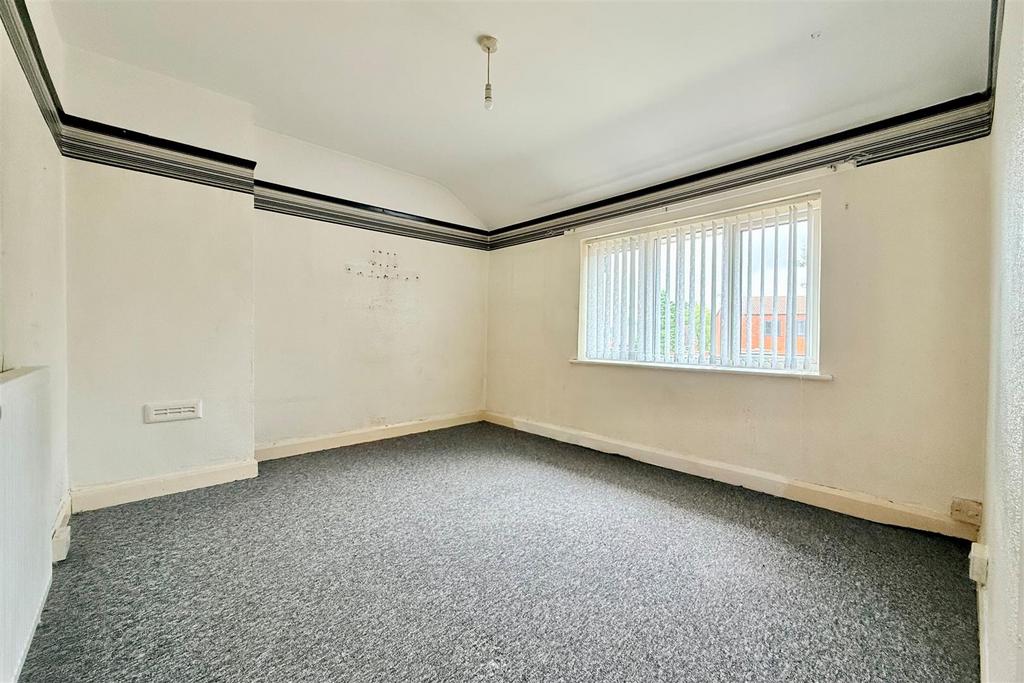 House in Birmingham, West Midlands - More