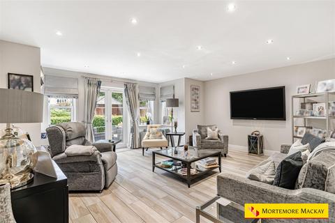 2 bedroom apartment for sale, Village Road, Enfield