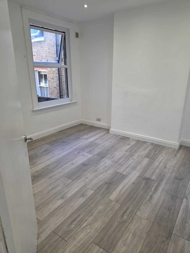 Apartment in London - View 3