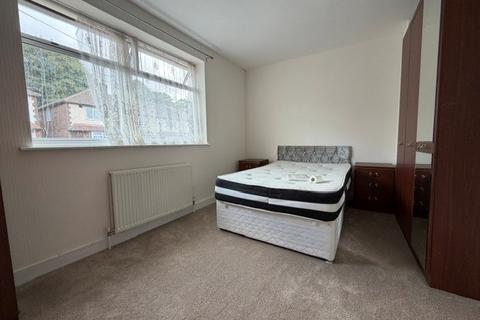 2 bedroom terraced house to rent, Pomfret Avenue, Luton, LU2