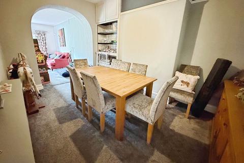 4 bedroom semi-detached house for sale, Bromley Road, Shipley, BD18