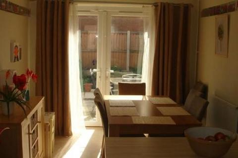 4 bedroom terraced house to rent, Sparrow Street, Manchester M13