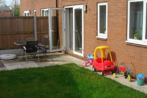 4 bedroom terraced house to rent, Sparrow Street, Manchester M13