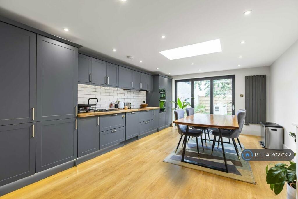 House in London - View 2