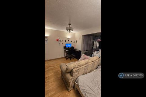 Studio to rent, Hawthorne Crescent, West Drayton, UB7