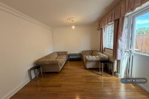 2 bedroom flat to rent, Haldane Road, Southall, UB1
