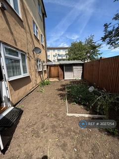 2 bedroom flat to rent, Haldane Road, Southall, UB1