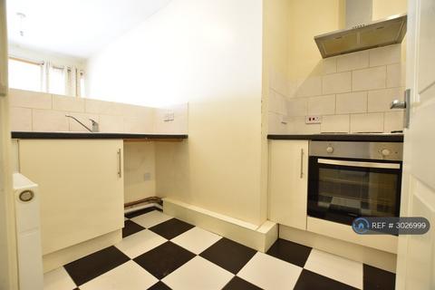 2 bedroom flat to rent, Crescent Road, Luton, LU2
