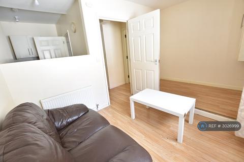 2 bedroom flat to rent, Crescent Road, Luton, LU2