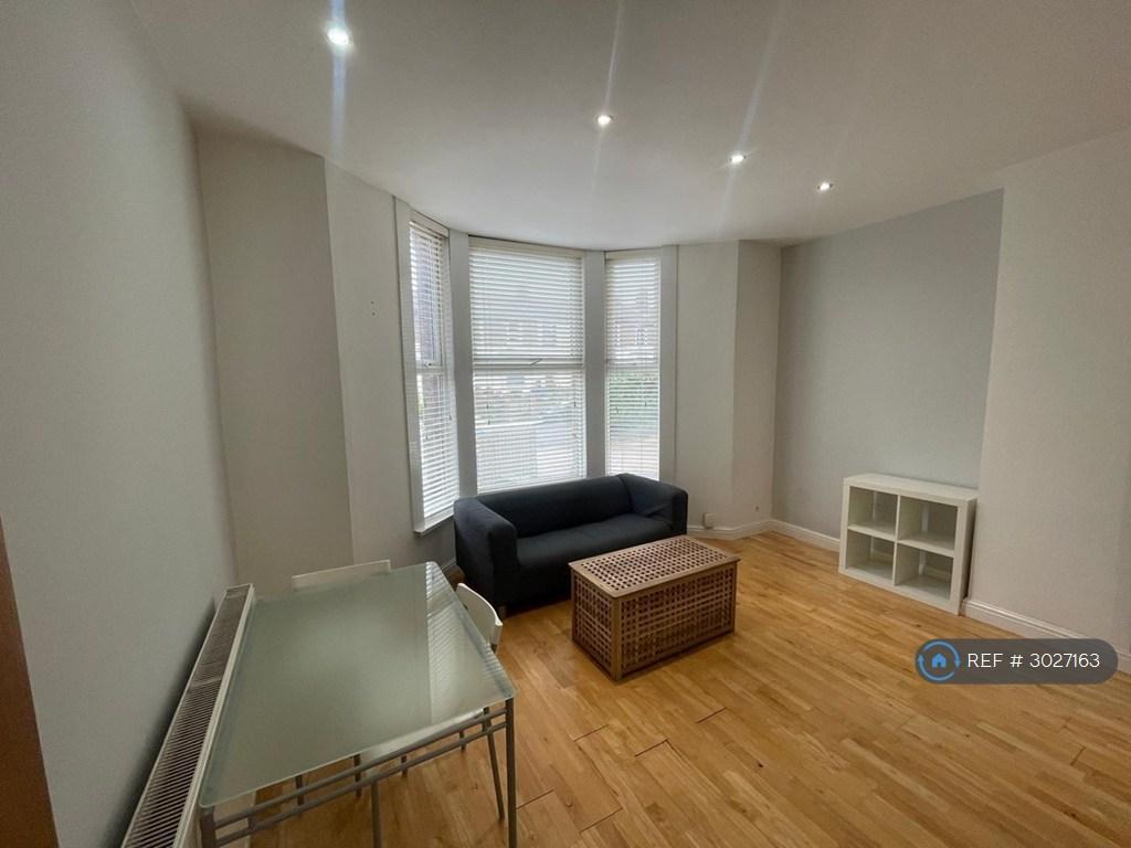 Apartment in Liverpool - More