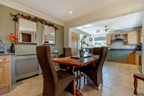 4 bedroom detached house for sale, Middlecliff Lane, Little Houghton, South Yorkshire