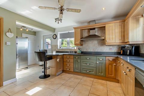 4 bedroom detached house for sale, Middlecliff Lane, Little Houghton, South Yorkshire