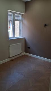 3 bedroom flat to rent, Penerley Road, London SE6