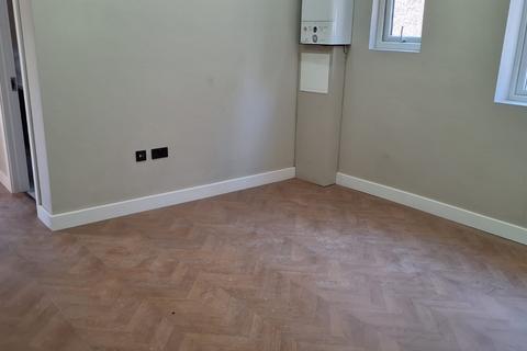 3 bedroom flat to rent, Penerley Road, London SE6