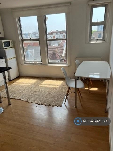 Apartment in London - View 2