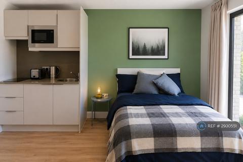 Studio to rent, Neal Drive, Cambridge, CB4