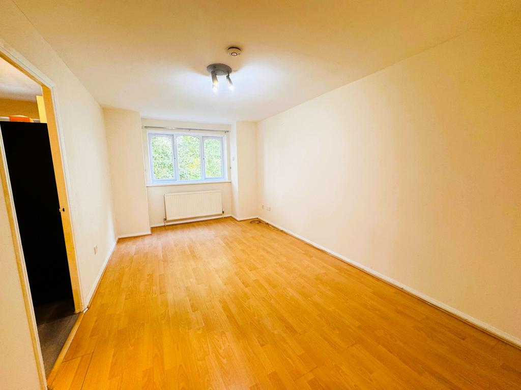 Apartment in Southall - View 2