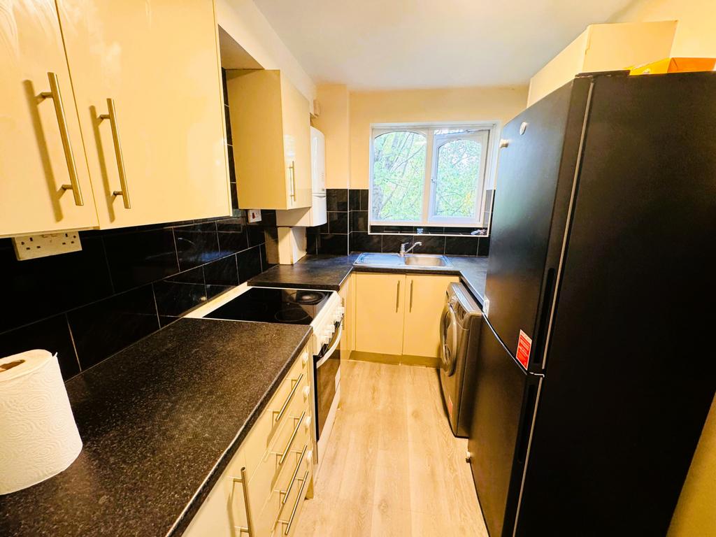 Apartment in Southall - View 4