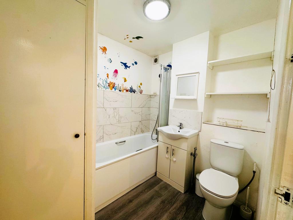 Apartment in Southall - More