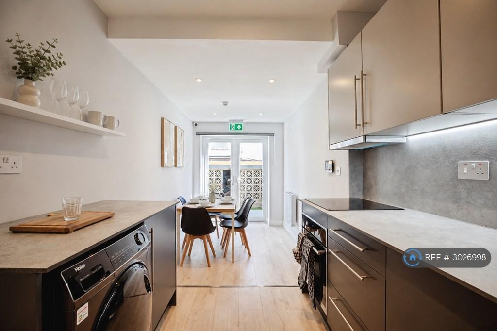 Apartment in London - View 5