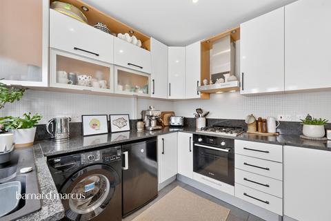 3 bedroom terraced house for sale, Marbles Way, Tadworth