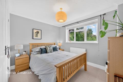 3 bedroom terraced house for sale, Marbles Way, Tadworth