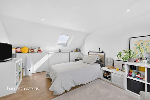 3 bedroom terraced house for sale, Marbles Way, Tadworth