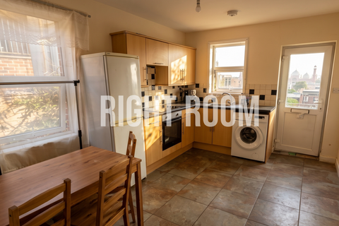2 bedroom flat to rent, 2 Bed Flat, Shirley High Street, Southampton SO15 3NG
