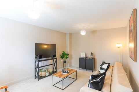 4 bedroom detached house to rent, Brookes Avenue, Newdale, Telford, Shropshire, TF3