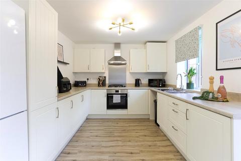 4 bedroom detached house to rent, Brookes Avenue, Newdale, Telford, Shropshire, TF3