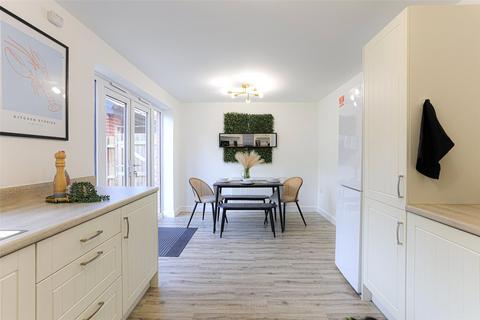4 bedroom detached house to rent, Brookes Avenue, Newdale, Telford, Shropshire, TF3
