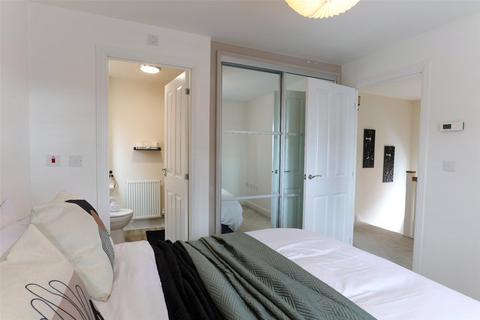 4 bedroom detached house to rent, Brookes Avenue, Newdale, Telford, Shropshire, TF3