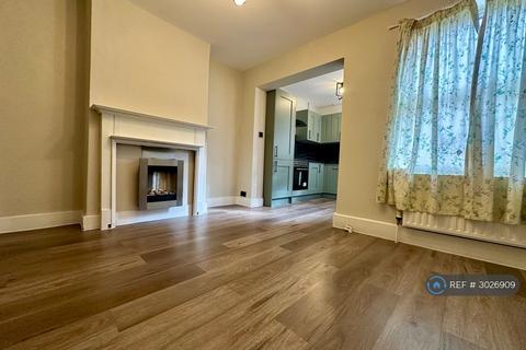 3 bedroom terraced house to rent, Northwood Road, London, CR7