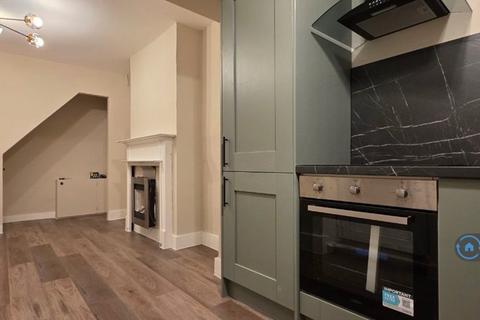 3 bedroom terraced house to rent, Northwood Road, London, CR7