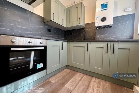 3 bedroom terraced house to rent, Northwood Road, London, CR7