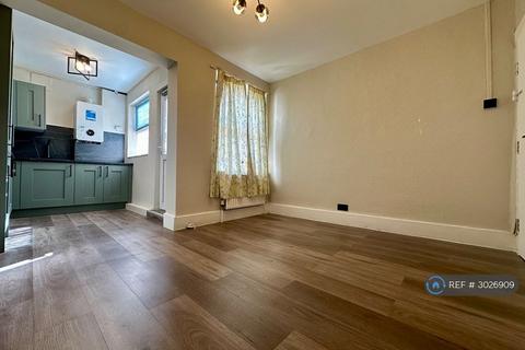 3 bedroom terraced house to rent, Northwood Road, London, CR7