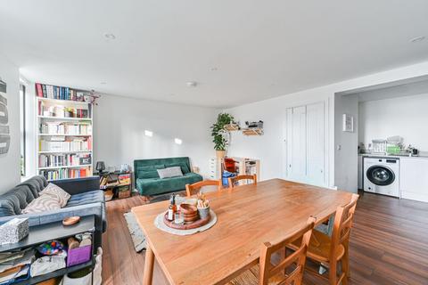 2 bedroom flat to rent, Brownhill Road, Catford, London, SE6