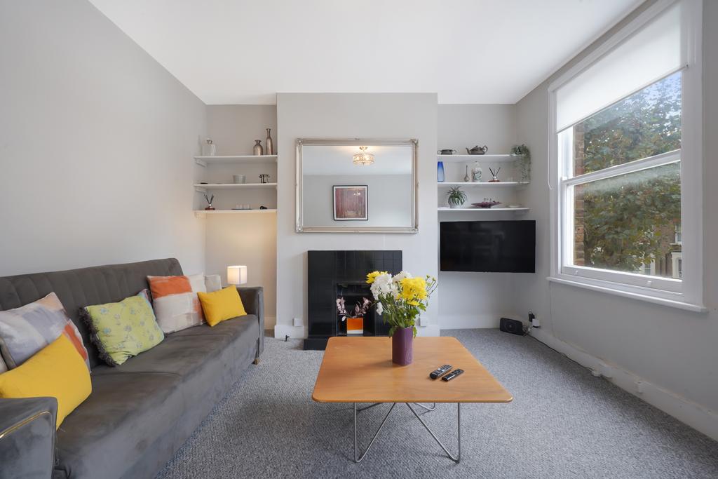 House in London - View 3