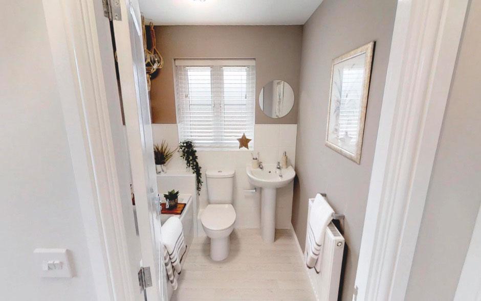 House in Tondu,Bridgend - More