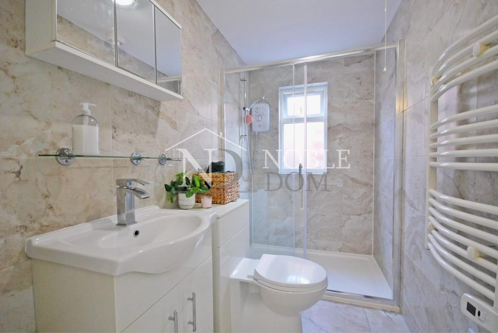 Apartment in Hounslow - View 3
