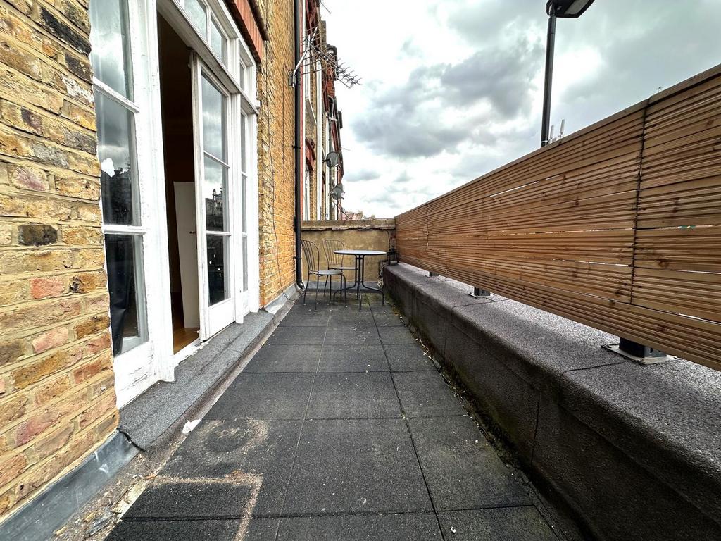Apartment in Finsbury Park - View 3