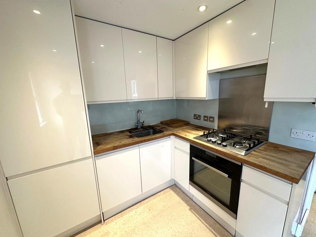 Apartment in Finsbury Park - View 4
