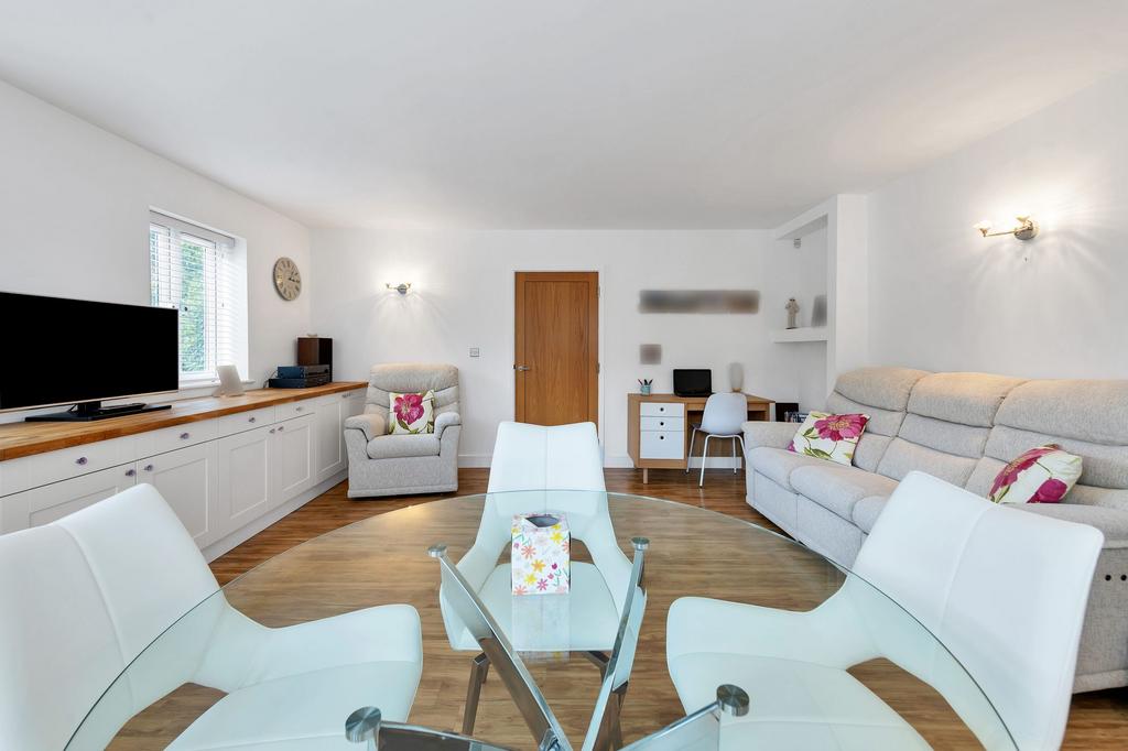 House in Royston - View 4