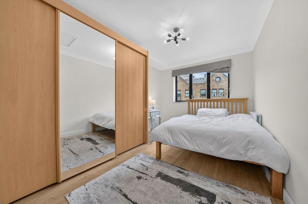 Apartment in London - View 5