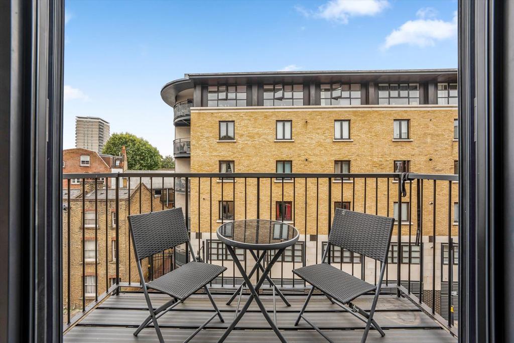 Apartment in London - More