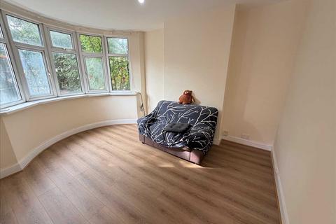 2 bedroom maisonette for sale, Staines Road, Feltham