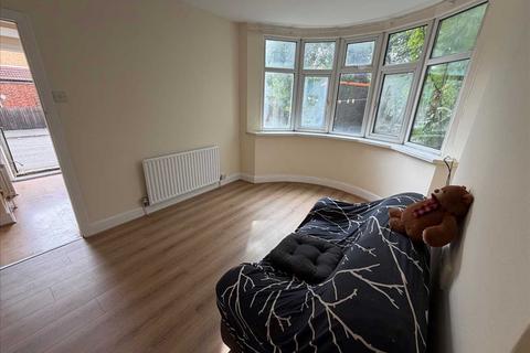 2 bedroom maisonette for sale, Staines Road, Feltham