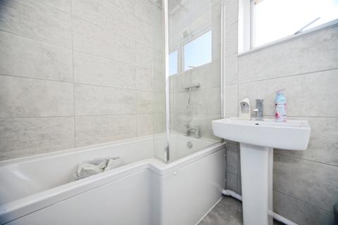 3 bedroom townhouse for sale, Winchester Gardens, Luton